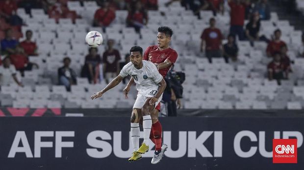 Tribune Stadion Utama Gelora Bung Karno tidak dipenuhi suporter ketika Timnas Indonesia menjamu Timor Leste.