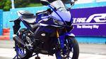 Cornering Lebih Anteng dengan Yamaha R25 Terbaru