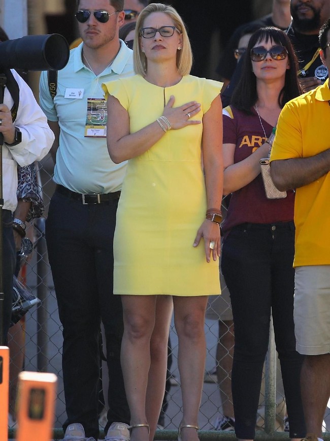 Dikutip dari NBC News, Kyrsten Sinema juga menjadi perempuan pertama dari Demokrat yang berhasil mewakili Arizona di bangku senat sejak 1995. (Foto: Getty Images)