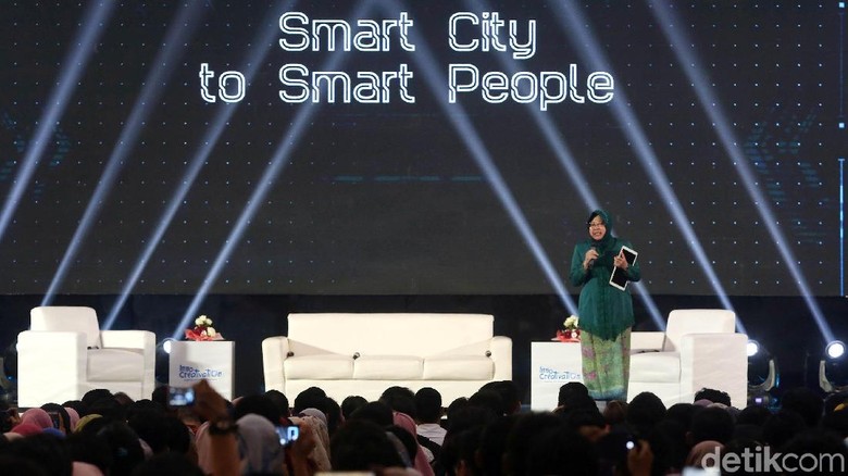 Gelak Tawa Risma Saat Jadi Moderator Pandji dan Ernest Gelak Tawa Risma Saat Jadi Moderator Pandji dan Ernest