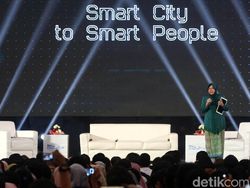 Risma Bakar Semangat Peserta InnoCreativation Surabaya