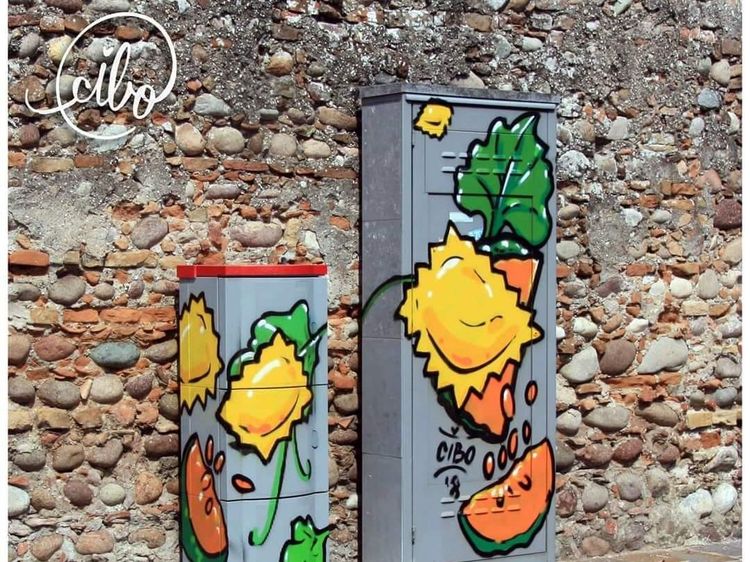 Keren! Seniman Ini Bikin Street Art dengan Tema Makanan Ciamik
