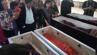 Pelaku pembunuhan sadis hingga kini masih misteri. Polisi masih mengusut kasus pembunuhan yang diduga dilatarbelakangi dendam membara ini.Foto: Alfons/detikcom