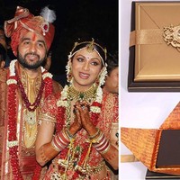 Sebelum Isha, Ada aktris Shilpa Shetty yang undangan pernikahannya viral karena begitu mewah. Menikah dengan pengusaha kaya Raj Kundra, Shilpa Shetty dikabarkan menghabiskan US$ 6 juta atau sekitar Rp 88,6 miliar hanya untuk budget undangan pernikahan. Setiap undangan pernikahan yang dikirimkan ke tamu di dalam amplop emas dengan inisial nama RS yang begitu mewah. Di dalam amplop tersebut juga ada detail lokasi dan makanan yang akan disajikan. Foto: Getty Images, Ist.