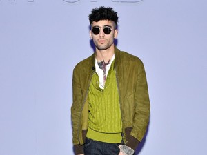 Zayn Malik Bawakan Lagu A Whole New World dengan Nuansa Berbeda
