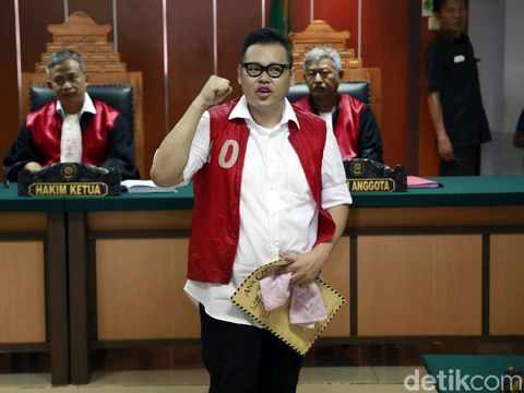Reza Bukan saat sidang di PN Jakarta Barat.