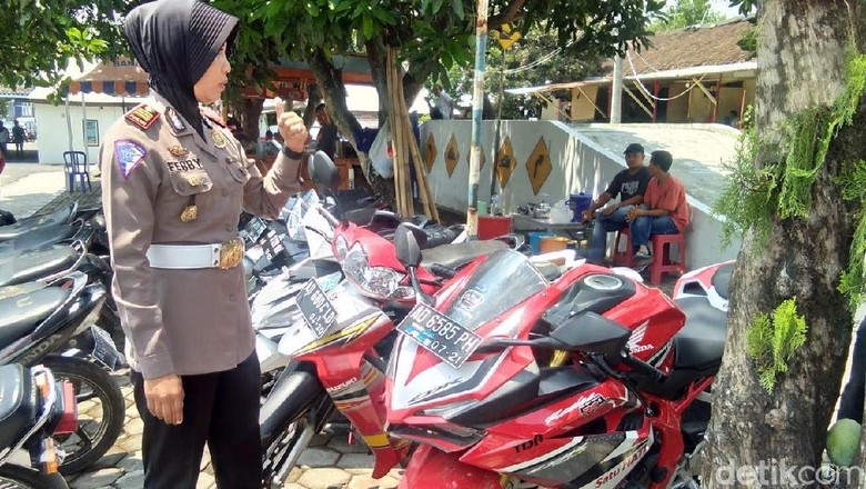 Operasi Zebra Candi di Boyolali Temukan STNK Palsu Operasi Zebra Candi di Boyolali Temukan STNK Palsu