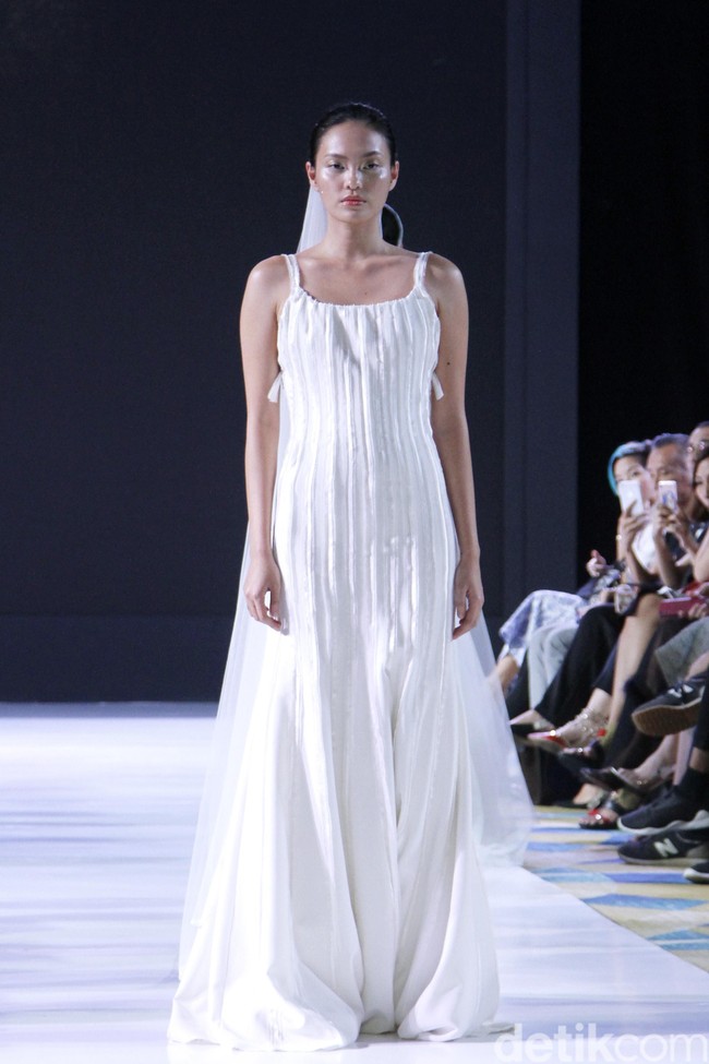 Fashion show Stella Rissa menampilkan koleksi gaun pengantin di IPMI Trend Show 2019, Senayan City, Jakarta, Selasa [13/11/2018]. Foto: Mohammad Abduh/Wolipop