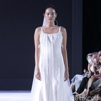 Fashion show Stella Rissa menampilkan koleksi gaun pengantin di IPMI Trend Show 2019, Senayan City, Jakarta, Selasa [13/11/2018]. Foto: Mohammad Abduh/Wolipop