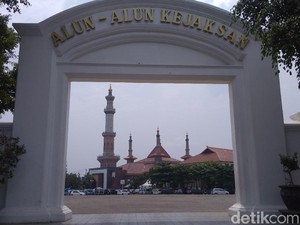 Ridwan Kamil akan Poles Alun-alun Kota Cirebon Lebih Ciamik