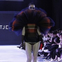 Rancangan terbaru Hian Tjen di IPMI Trend Show 2019, Senayan City, Jakarta, Selasa [13/11/2018]. Foto: Mohammad Abduh/Wolipop