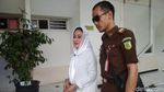 Dengan Borgol di Tangan, Sisca Dewi Tiba di PN Jaksel