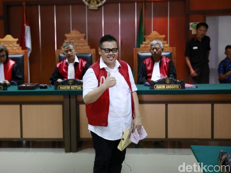 Kasus Narkoba, Reza Bukan Dituntut 6,5 Tahun Penjara Kasus Narkoba, Reza Bukan Dituntut 6,5 Tahun Penjara