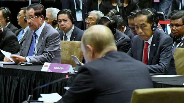 Hadapi Gejolak Global, Jokowi Minta ASEAN Kurangi Pakai Dolar
