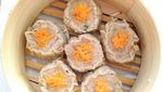 Yummy, Sore-sore Enaknya Ngemil Dimsum Bercocol Saus Cabai