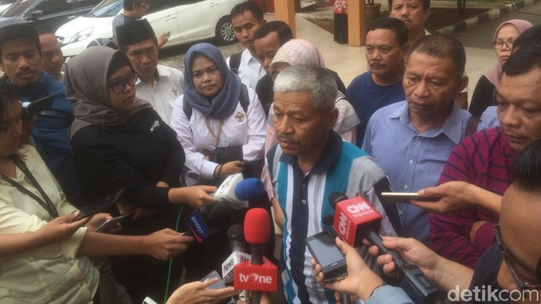 Keluarga Korban Lion Air Minta Kemudahan Urus Surat Kematian Keluarga Korban Lion Air Minta Kemudahan Urus Surat Kematian