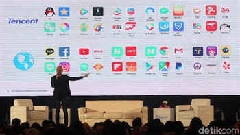 Saya sekolah di bidang arsitektur, saya belajar dan bekerja di bidang arsitektur. Dalam perjalanannya, saya menemukan kendala bagaimana memasarkan produk saya. Internet jawabannya. Internet menghubungkan kita dengan banyak orang, membantu kita memperkenalkan produk kita ke seluruh dunia, beber Master of Architecture from Harvard University Graduate of Design tersebut.