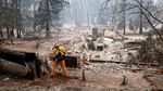 Petugas Damkar Terus Berjibaku Padamkan Api di California