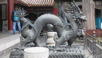 Di tempat ini, kita bisa melihat beberapa peninggalan Dinasti Ming hingga Dinasti Qing, juga banyak patung-patung peninggalan beberapa dinasti yang indah dan sangat bersejarah. (Rita/detikTravel)