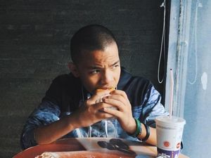 Saaih Halilintar Bagi-bagi Uang Rp 10 Juta Lewat Tantangan Keripik Pedas
