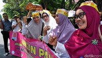 Eks karyawan Merpati juga tampak bergembira dengan keputusan tersebut.