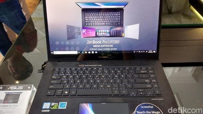Potret Laptop Anyar Asus dengan Layar Ganda