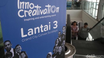 Sejak pagi, ratusan peserta nampak antusias mengantre untuk mendapatkan tiket masuk acara ini.
