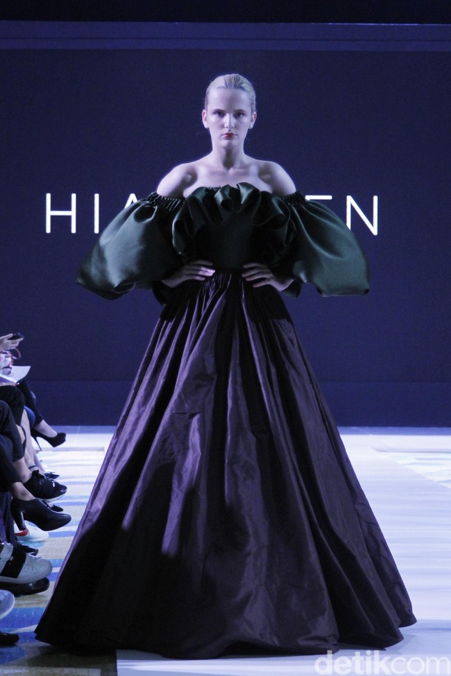 Rancangan terbaru Hian Tjen di IPMI Trend Show 2019, Senayan City, Jakarta, Selasa [13/11/2018]. Foto: Mohammad Abduh/Wolipop