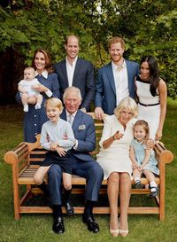 Meghan Markle tampak tertawa lepas di foto resmi dalam rangka ulang tahun ke-70 Pangeran Charles.
