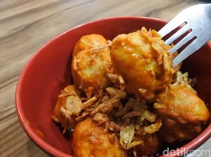 Jajan Pentol Super Pedas Ditemani Bakso Bakar Asam Manis di Wae Atuh