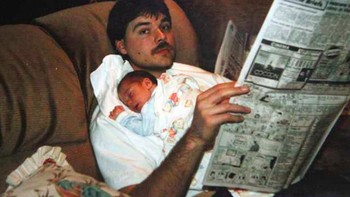 Ini foto anak dan ayah, ketika sang anak berusia 3 bulan dan ayahnya tak lama kemudian meninggal dunia karena kecelakaan. Foto: boredpanda