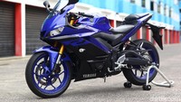 Yamaha R25 ini merupakan produk global yang diproduksi Yamaha di Indonesia. Motor ini diekspor ke berbagai negara di seluruh dunia. Di beberapa negara, R25 hadir dalam versi R3 yaitu menggendong mesin 300 cc. Foto: Grandyos Zafna