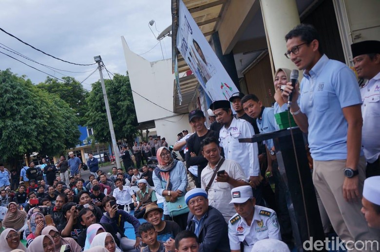 Berjumpa Sandiaga, Buruh Karawang Curhat Biaya Sekolah Mahal Berjumpa Sandiaga, Buruh Karawang Curhat Biaya Sekolah Mahal