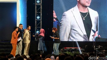 Gaya Giring saat menjawab pertanyaan dari salah satu penonton yang hadir di gelaran Innocreativation.