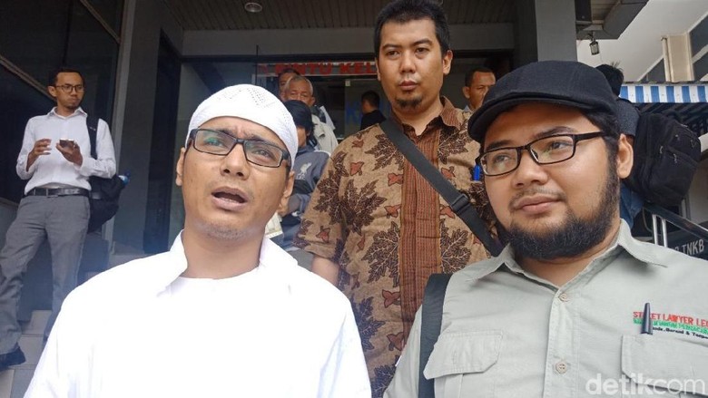 Posting Bendera Teroris Bukan Panji Nabi, Abu Janda Dipolisikan Posting Bendera Teroris Bukan Panji Nabi, Abu Janda Dipolisikan