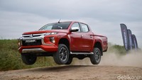 Mau tahu siapa terlaris? Berdasarkan data impor Gabungan Industri Kendaraan Bermotor Indonesia (Gaikindo), Mitsubishi Triton menjadi mobil yang paling banyak diimpor dari luar negeri. Mitsubishi mengimpor 12.996 Triton sepanjang tahun 2018. Foto: Istimewa