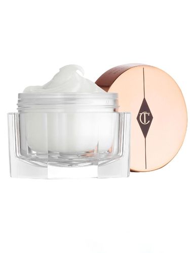 Bebas dari Highlighter, Ini Rahasia Kulit Bercahaya Model Victoria's Secret