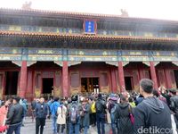 Lautan manusia di Forbidden City (Rita/detikTravel)