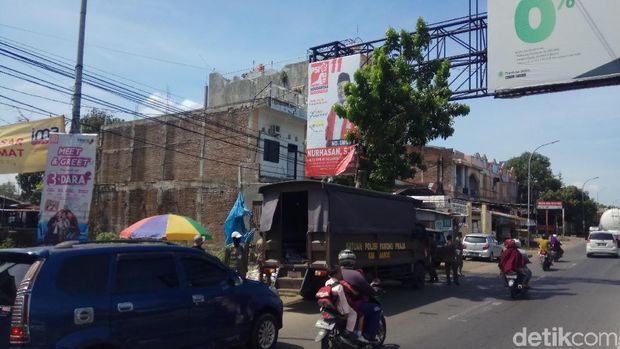Penertiban atribut kampanye di Maros, Sulsel, Rabu (14/11/2018)