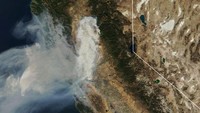 Penampakan kebakaran California di kawasan selatan dari citra satelit NASA. Foto diambil 9 November 2018.  (Foto: Dok. NASA/Handout via REUTERS)