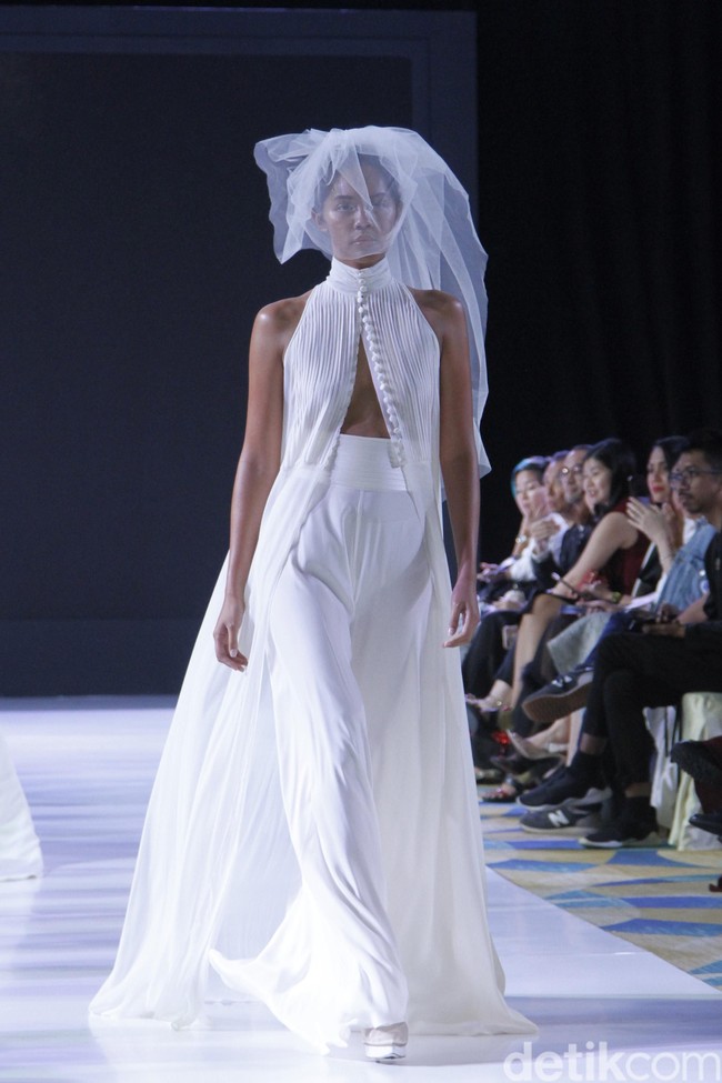 Fashion show Stella Rissa menampilkan koleksi gaun pengantin di IPMI Trend Show 2019, Senayan City, Jakarta, Selasa [13/11/2018]. Foto: Mohammad Abduh/Wolipop