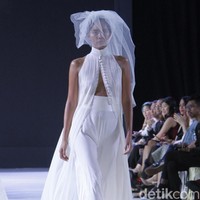 Fashion show Stella Rissa menampilkan koleksi gaun pengantin di IPMI Trend Show 2019, Senayan City, Jakarta, Selasa [13/11/2018]. Foto: Mohammad Abduh/Wolipop