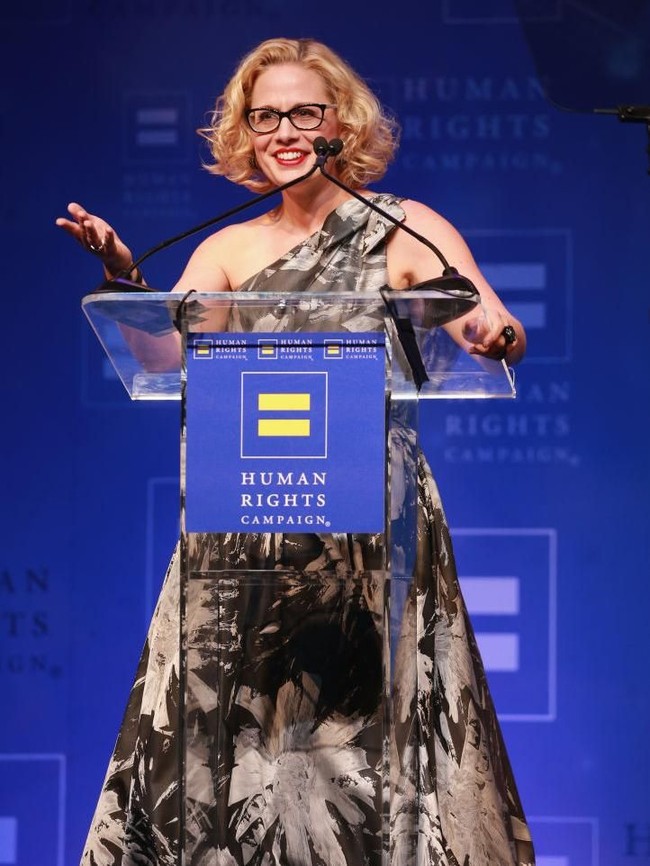 Kyrsten Sinema lahir di Tucson, Arizona, 42 tahun lalu. Ia memulai karier politiknya pada 2013 sebagai aktivis Green Party sebelum akhirnya pindah ke Partai Demokrat. (Foto: Getty Images)