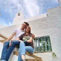 Potret kemesraan pasangan beda negara ini pun banyak membuat netizen baper dan berharap kebahagiaan selalu menyertai mereka.  Foto: Facebook