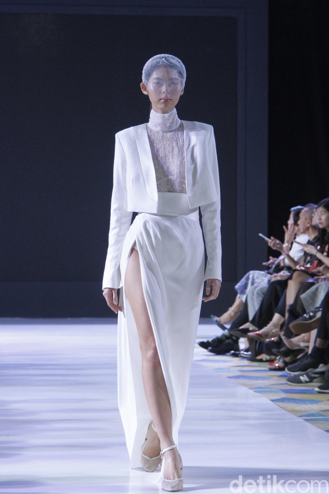 Fashion show Stella Rissa menampilkan koleksi gaun pengantin di IPMI Trend Show 2019, Senayan City, Jakarta, Selasa [13/11/2018]. Foto: Mohammad Abduh/Wolipop