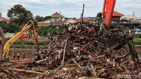 Selain itu untuk mencegah banjir saat memasuki musim hujan.