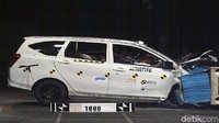 Untuk mobil Low Cost and Green Car Daihatsu Sigra mendapatkan rating yang cukup buruk yakni 1 bintang. Hanya untuk perlindungan anak kecil yang mendapatkan rating 2 bintang. Dari hasil pengukuran dummy yang dipakai dalam crash test, kepala pengendara tidak mendapatkan perlindungan yang cukup. Foto: ASEAN NCAP