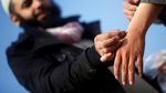 Berkenalan dengan Omar Abulhasan Terapis Lebah dari Mesir