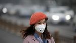 Beijing Dikepung Asap! Warga Ramai-ramai Pakai Masker