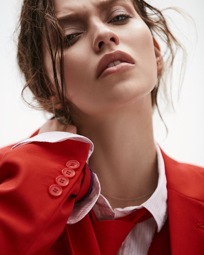 Kamu harus keluar dari pikiran rasismu jika kamu pikir ini baik-baik saja. Hapus postingan ini sekarang kamu bodoh, kritik netizen @thewongblog Foto: Instagram @reginatodorenko